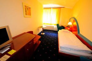 Łóżko lub łóżka w pokoju w obiekcie Hotel Eroplán