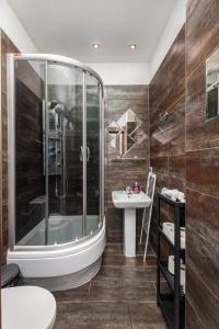 a bathroom with a shower and a sink at Siewierska 17 by Homeprime in Warsaw