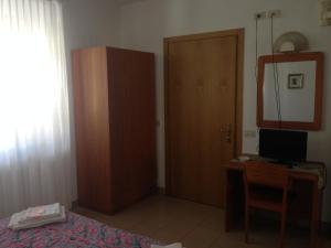 A bed or beds in a room at Osteria dei Locandieri