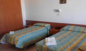 A bed or beds in a room at Osteria dei Locandieri