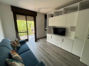 a living room with a blue couch and a television at Dream Baveno 2 in Baveno