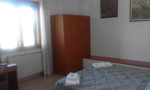 A bed or beds in a room at Osteria dei Locandieri