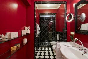 Hotel Regency - Small Luxury Hotels of the World的一间浴室