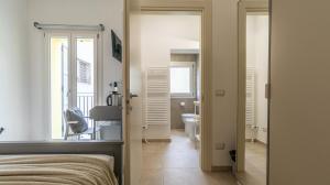 a bedroom with a bed and a view of a bathroom at -Le stanze dei Pico- Wi-Fi, nel cuore di Mirandola - una terrazza unica sul tetto in Mirandola