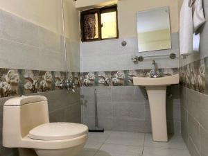 Ένα μπάνιο στο Hunza Bliss Hotel