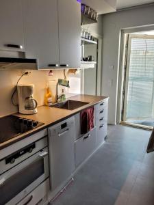 Kuchyň nebo kuchyňský kout v ubytování Your home away from home!