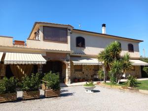 Budova, kde se farma nachází