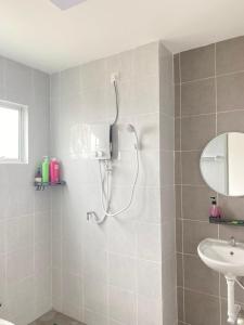 Koupelna v ubytování 休闲民宿 Leisure Homestay @The Venus Sitiawan