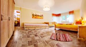 Postel nebo postele na pokoji v ubytování Ferienwohnung Rhönblick