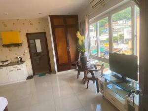Kuchyň nebo kuchyňský kout v ubytování Đức Anh HoTel Vũng Tàu