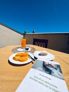 una mesa con dos platos de comida y una revista en 38 Aira Hotels, en Palermo