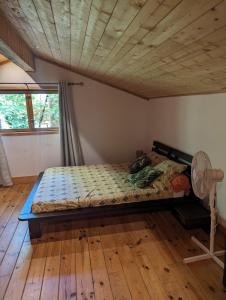 Krevet ili kreveti u jedinici u objektu Gîte zen dans les bois