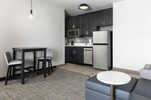 Kuchyň nebo kuchyňský kout v ubytování Residence Inn Long Island Garden City