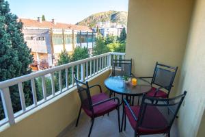 Balkoni atau teres di Studio Apartment Mia - free parking