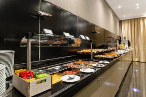 Comida en o cerca de este hotel
