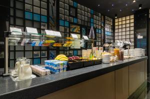 Comida en o cerca de este hotel