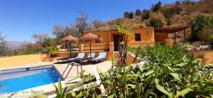 Bazén v ubytování Cortijo Los Montes with private pool nebo v jeho okolí