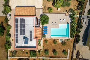 The swimming pool at or close to Villa DellAcqua