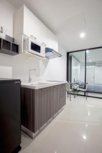 Dapur atau dapur kecil di Number 4 Phuket