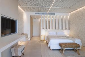 Postel nebo postele na pokoji v ubytování Icon Mykonos + 37 fotografií