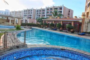 Bazén v ubytování Shanzu Seabreeze Apartments nebo v jeho okolí