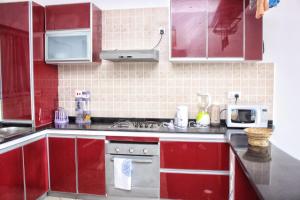 Kuchyň nebo kuchyňský kout v ubytování Shanzu Seabreeze Apartments