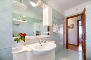 a bathroom with a sink and a mirror at La collina degli Olivi in Spina