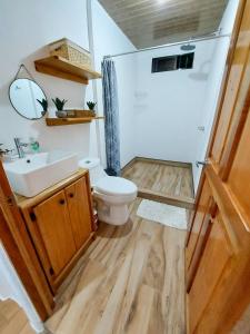 Koupelna v ubytování Casa Bambú, con ac y wifi