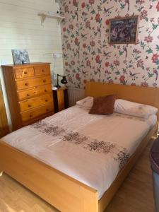 Postel nebo postele na pokoji v ubytování Beech Lodge B&B