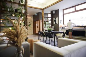 Posezení v ubytování Wake Up Wellness Hostel