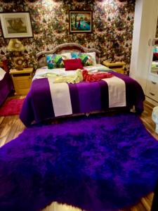 a bedroom with a purple bed with a purple rug at Villa Miris Dunja in Zlatibor