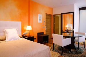 Cama ou camas em um quarto em Mirador de Dalt Vila-Relais & Chateaux