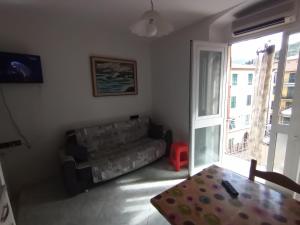 Гостиная зона в Casa Albarosa, 10 min walk train station, free parking.