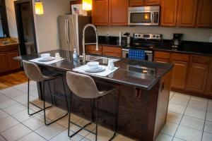Gallery image of Great Parkside Apt w Private Patio and Sun Deck in Cincinnati
