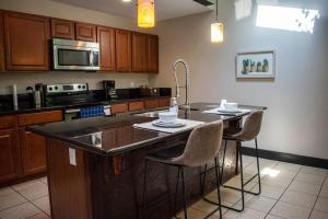 Gallery image of Great Parkside Apt w Private Patio and Sun Deck in Cincinnati