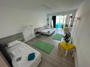 En eller flere senge i et værelse på green apartment 70