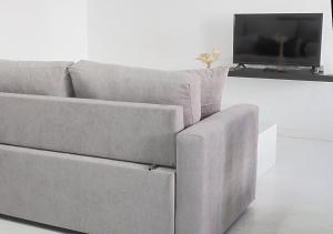 Sunny Holiday Apartment in the historic centre- Private Parking電視和／或娛樂中心