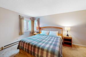 a bedroom with a bed and a window at Brookhaven B7 in Ludlow