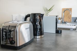 อุปกรณ์ชงชาและกาแฟของ Exceptionnel ! Appart luxueux à 8 min à pied du lagon