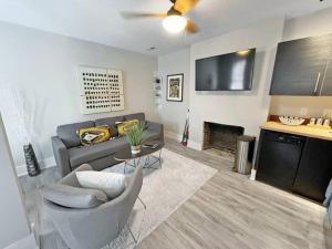 a living room with a couch and a table at Quiet 1-Bedroom Loft near Entertainment District in Cincinnati