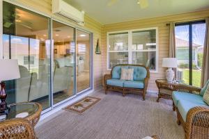 A seating area at Welcoming Home in The Villages Golf, Bike and Relax