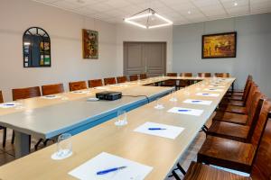 Konferenční prostory v ubytování Logis Hôtel La Bastide De Grignan & Restaurant "La Chênaie"