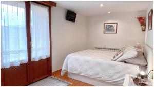 A bed or beds in a room at Casa Rural Xixa Landetxea
