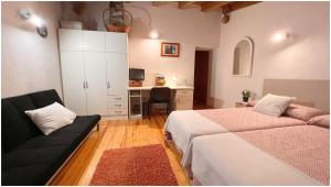 A bed or beds in a room at Casa Rural Xixa Landetxea