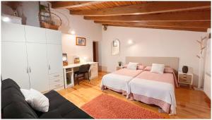 A bed or beds in a room at Casa Rural Xixa Landetxea