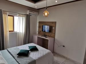 Кровать или кровати в номере Chambre de luxe chez FOUR IN ONE Résidence