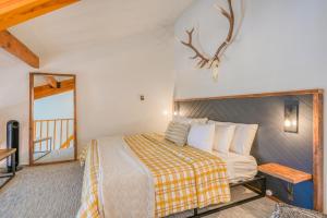 a bedroom with a bed with a yellow and white blanket at Lift West #215 in Red River