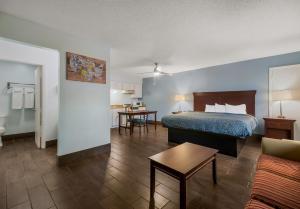 a hotel room with a bed and a table at Econo Lodge Inn & Suites Fulton - Rockport in Rockport