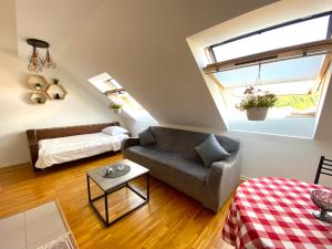 Postel nebo postele na pokoji v ubytování KENT Apartments + 57 fotografií