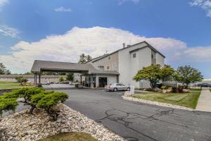 a building with a car parked in a parking lot at Dunes Waterfront Resort in Mears